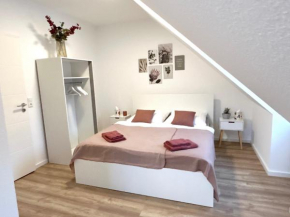 SPR-Helle Wohnung mit Balkon, EBK, WLAN, Netflix, 24 Stunden self checkin